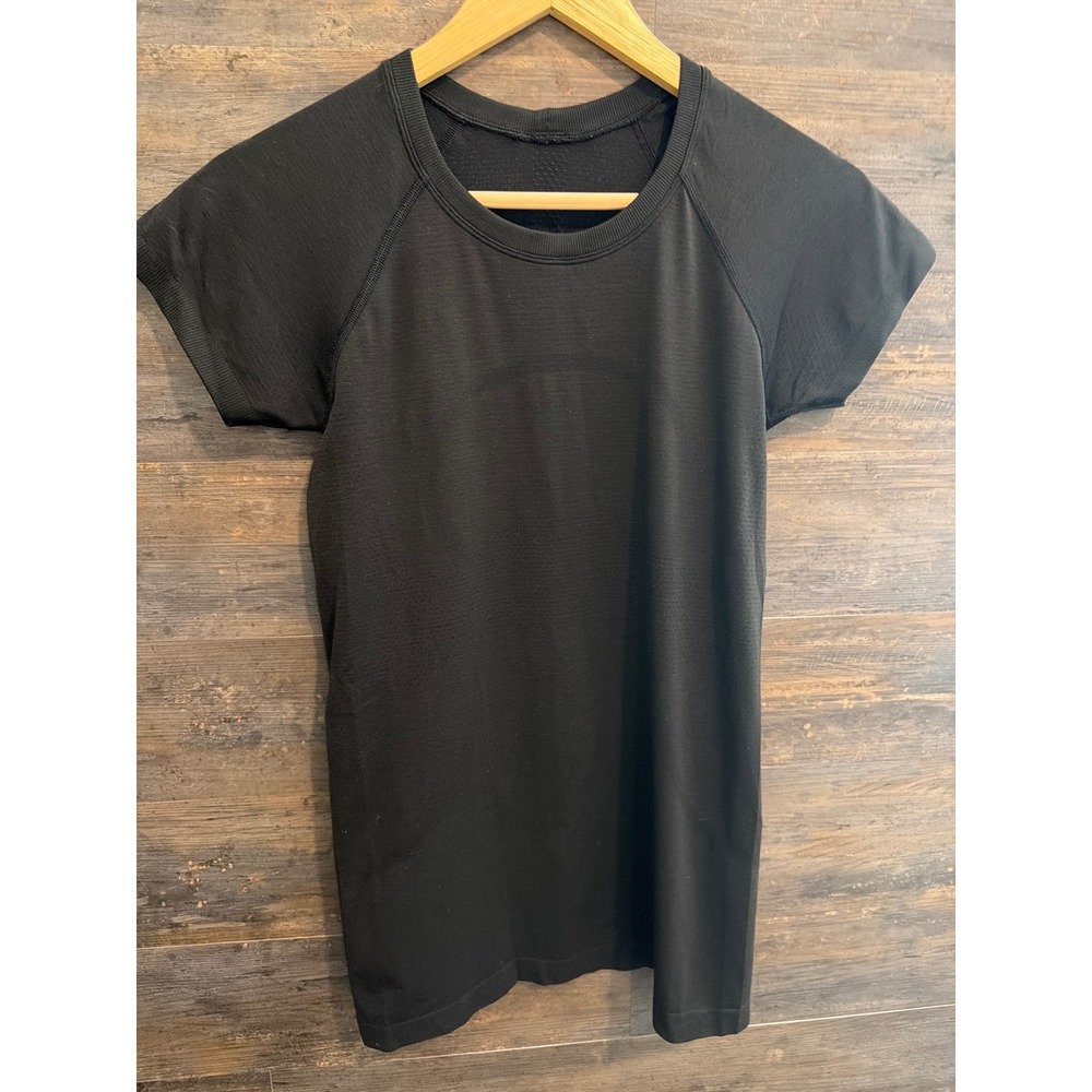 Lululemon Swiftly Tech Short Sleeve Crew Black Athletic Shirt Womens